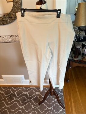 Cream High-Waist Cropped Pants stretch Like new 14-16 gold  metal tabs bottom